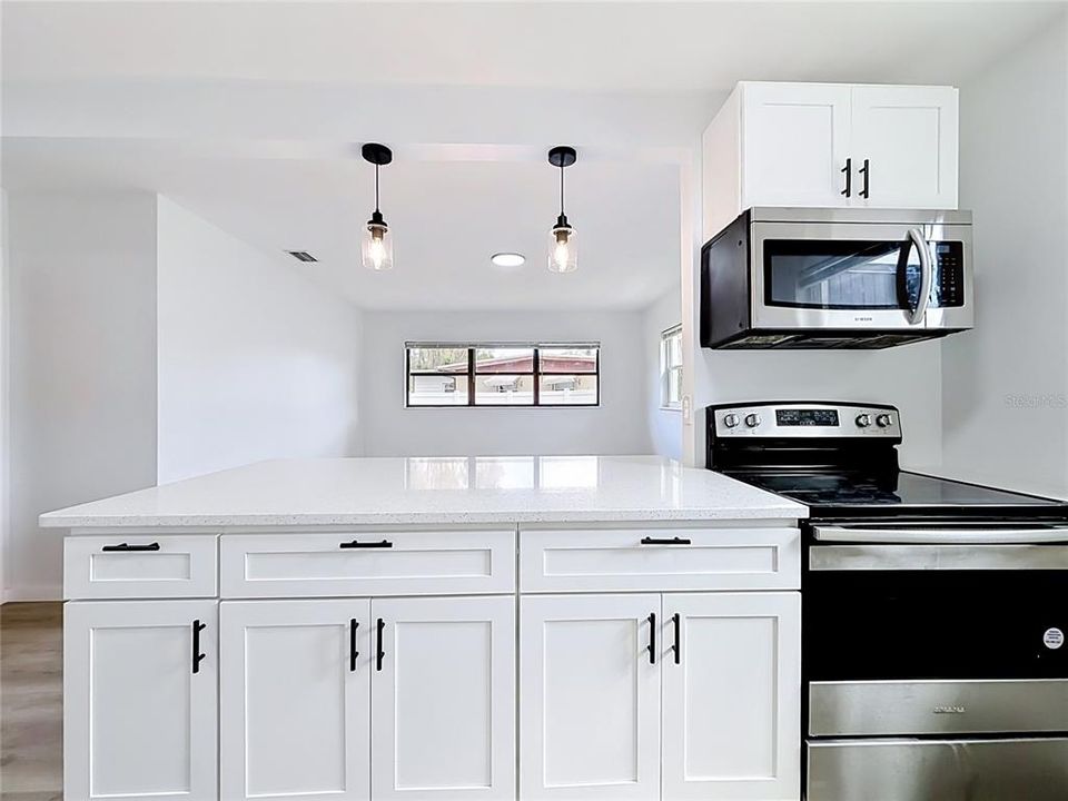 For Sale: $229,000 (3 beds, 1 baths, 888 Square Feet)