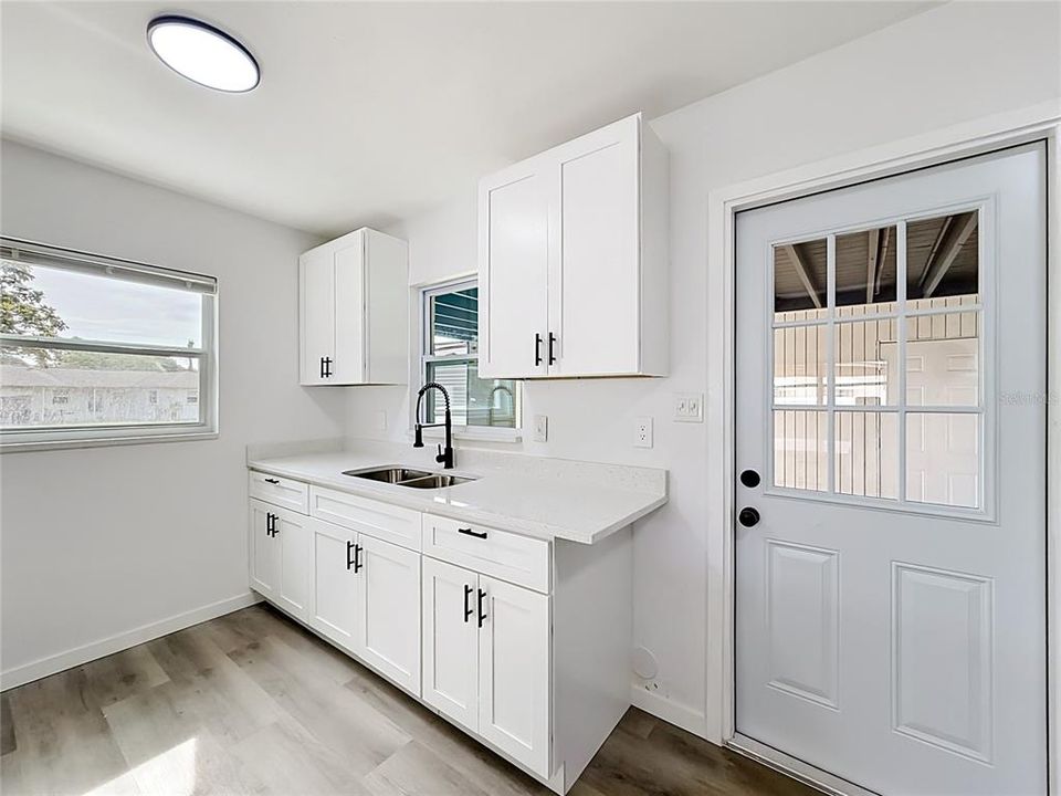 For Sale: $229,000 (3 beds, 1 baths, 888 Square Feet)