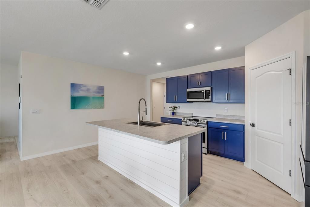 For Sale: $410,000 (4 beds, 2 baths, 1855 Square Feet)