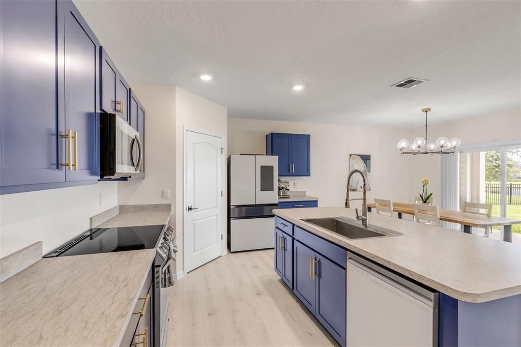 For Sale: $410,000 (4 beds, 2 baths, 1855 Square Feet)