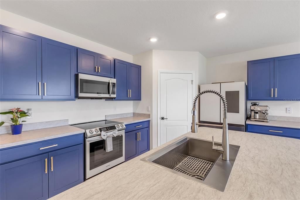 For Sale: $410,000 (4 beds, 2 baths, 1855 Square Feet)