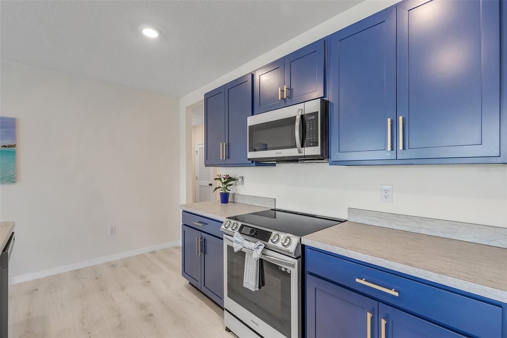 For Sale: $410,000 (4 beds, 2 baths, 1855 Square Feet)