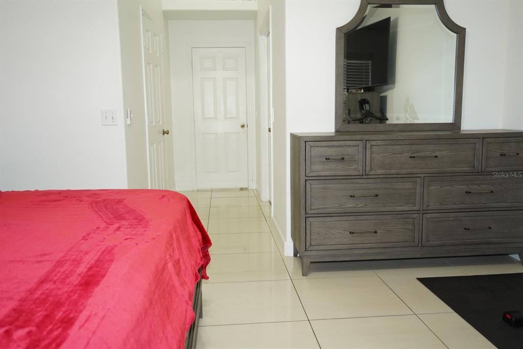 For Sale: $489,900 (4 beds, 2 baths, 1953 Square Feet)