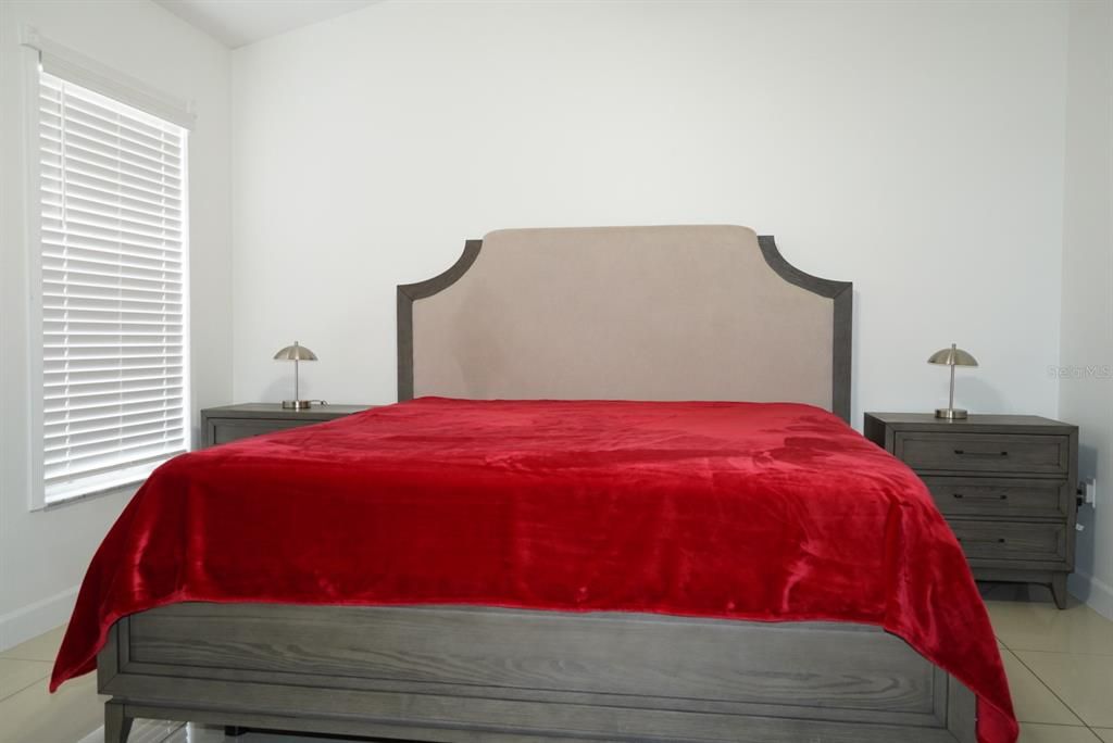 For Sale: $489,900 (4 beds, 2 baths, 1953 Square Feet)