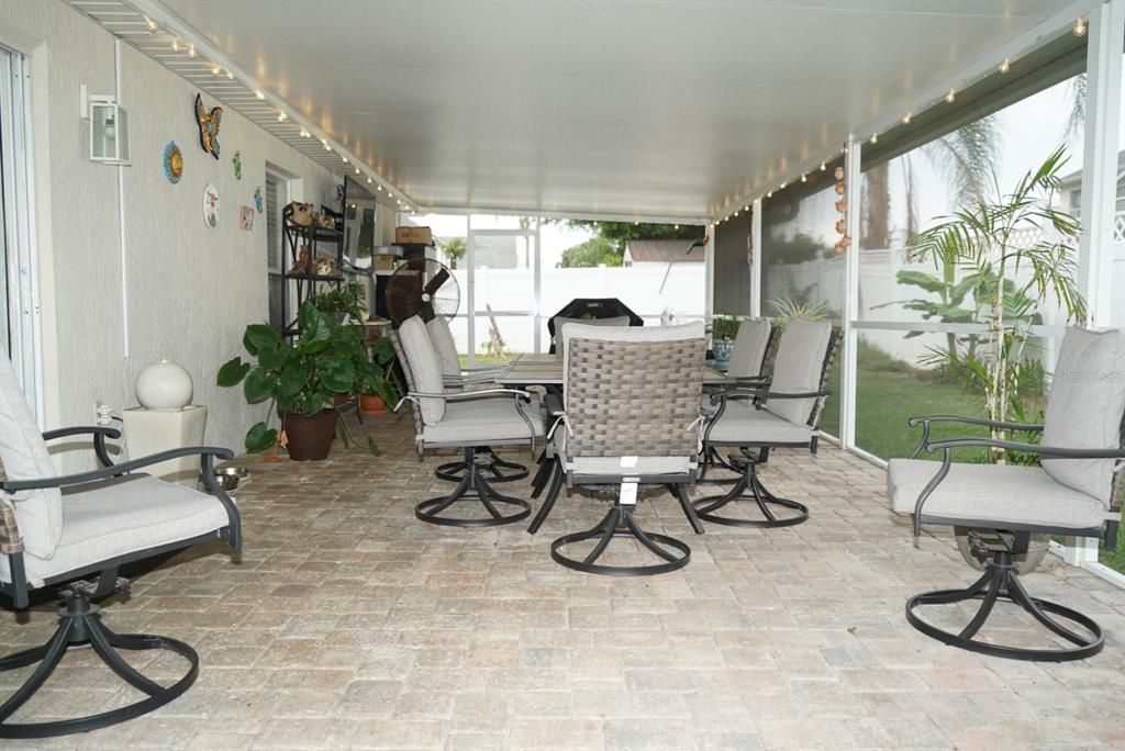 For Sale: $489,900 (4 beds, 2 baths, 1953 Square Feet)