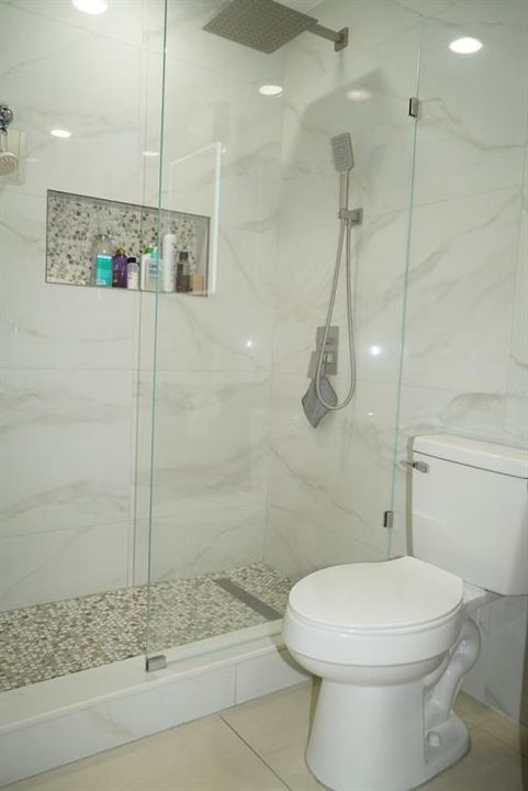 For Sale: $489,900 (4 beds, 2 baths, 1953 Square Feet)