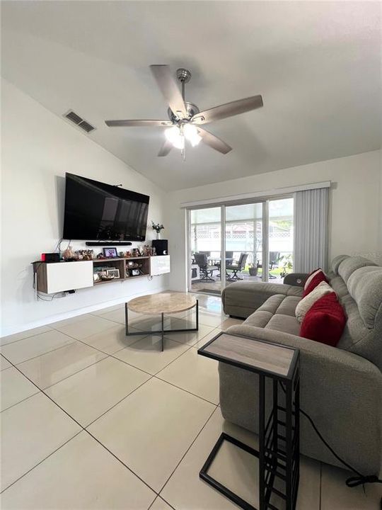 For Sale: $489,900 (4 beds, 2 baths, 1953 Square Feet)