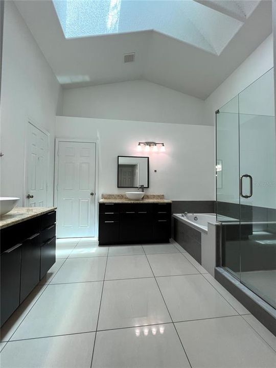 For Sale: $489,900 (4 beds, 2 baths, 1953 Square Feet)