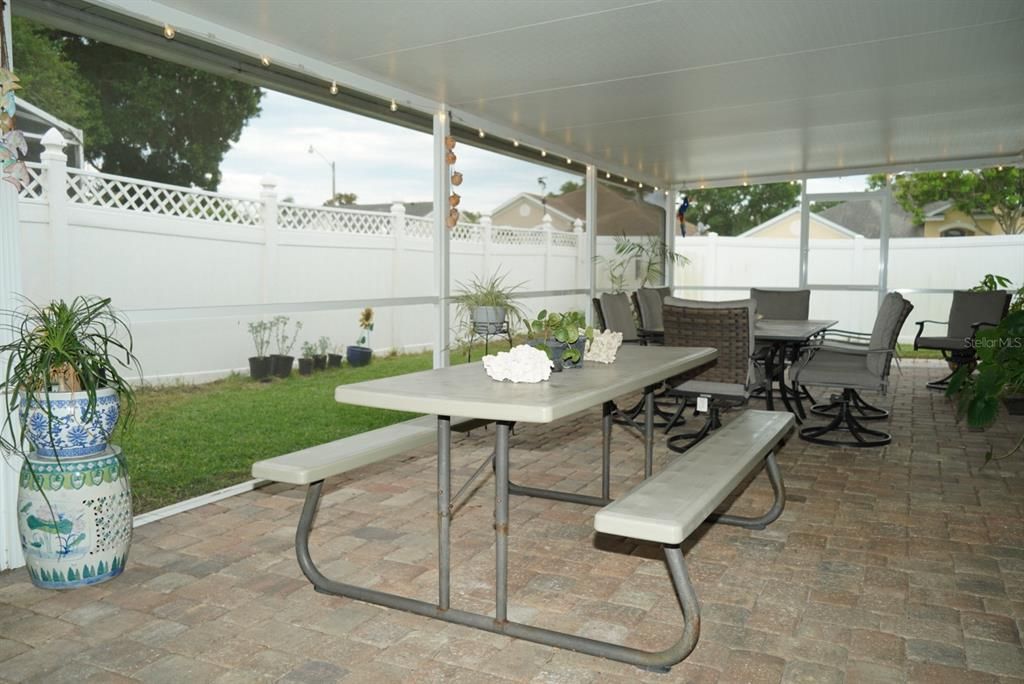 For Sale: $489,900 (4 beds, 2 baths, 1953 Square Feet)