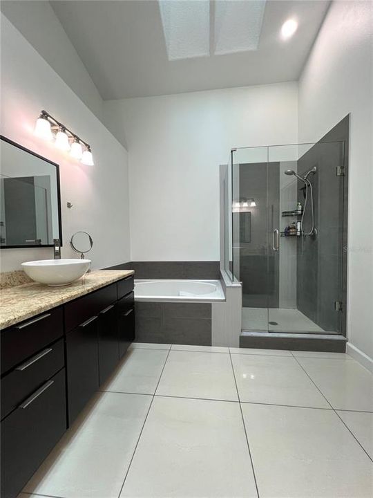 For Sale: $489,900 (4 beds, 2 baths, 1953 Square Feet)