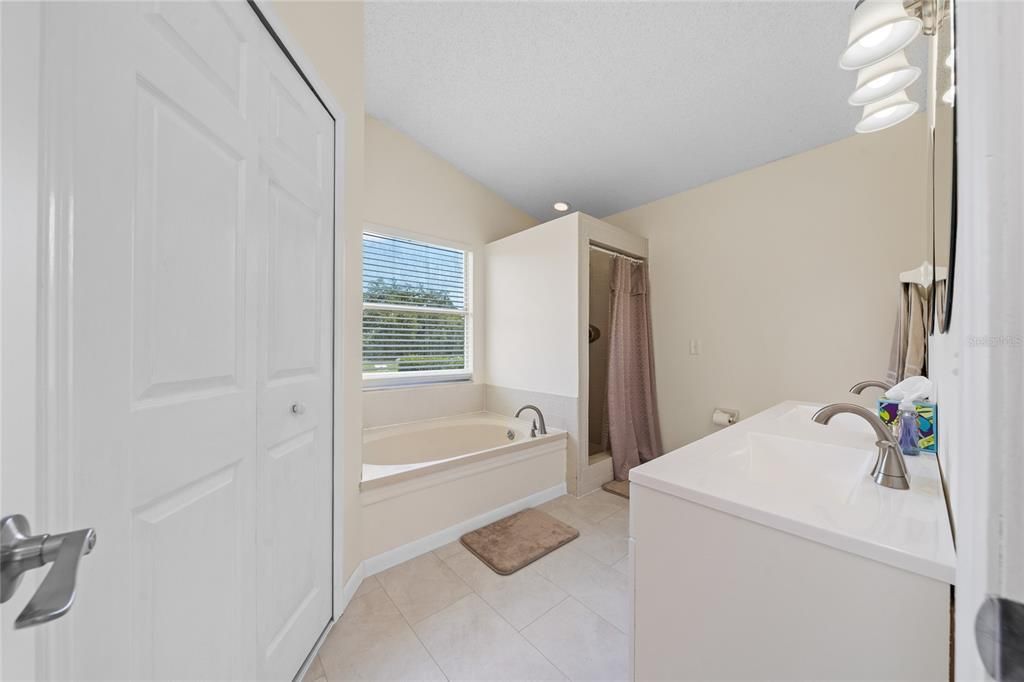 For Sale: $389,000 (3 beds, 2 baths, 1414 Square Feet)