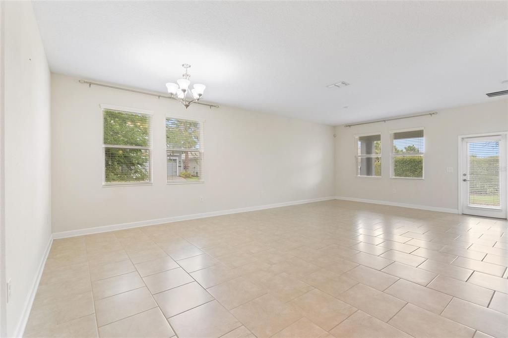 For Sale: $440,000 (4 beds, 3 baths, 2076 Square Feet)