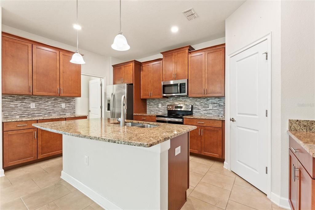 For Sale: $440,000 (4 beds, 3 baths, 2076 Square Feet)