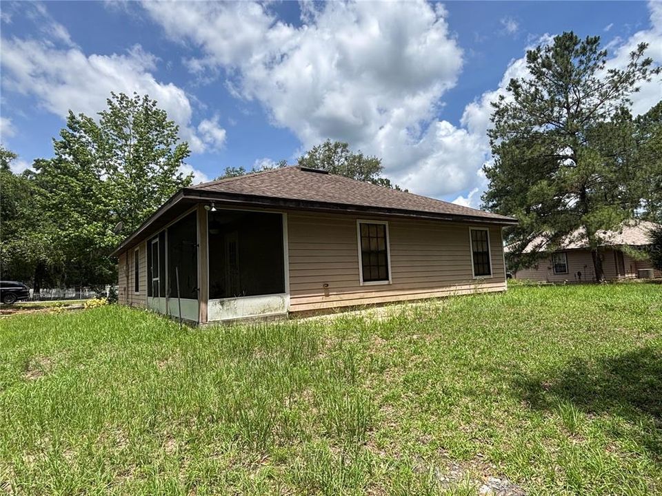 For Sale: $165,000 (4 beds, 2 baths, 1471 Square Feet)