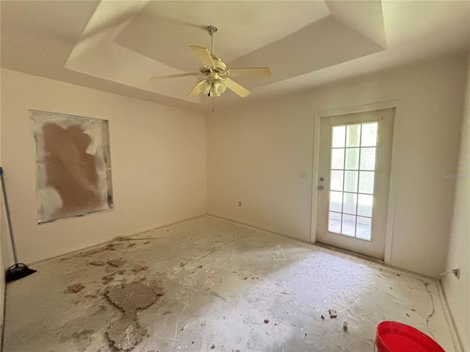 For Sale: $165,000 (4 beds, 2 baths, 1471 Square Feet)