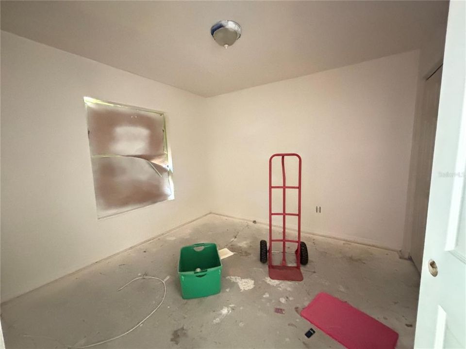For Sale: $165,000 (4 beds, 2 baths, 1471 Square Feet)