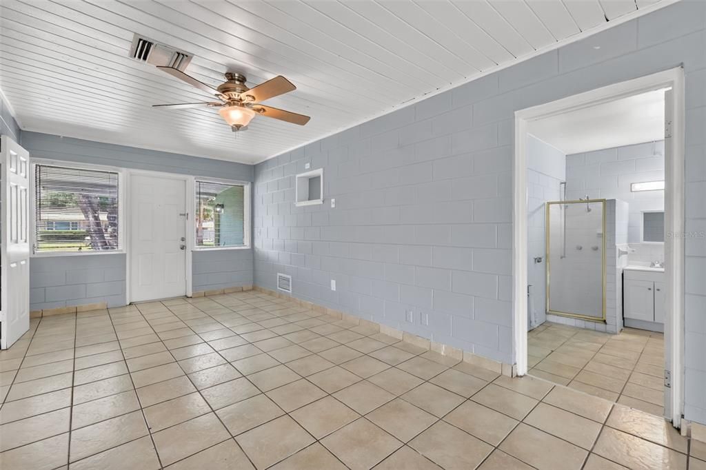 For Sale: $274,900 (2 beds, 2 baths, 1302 Square Feet)