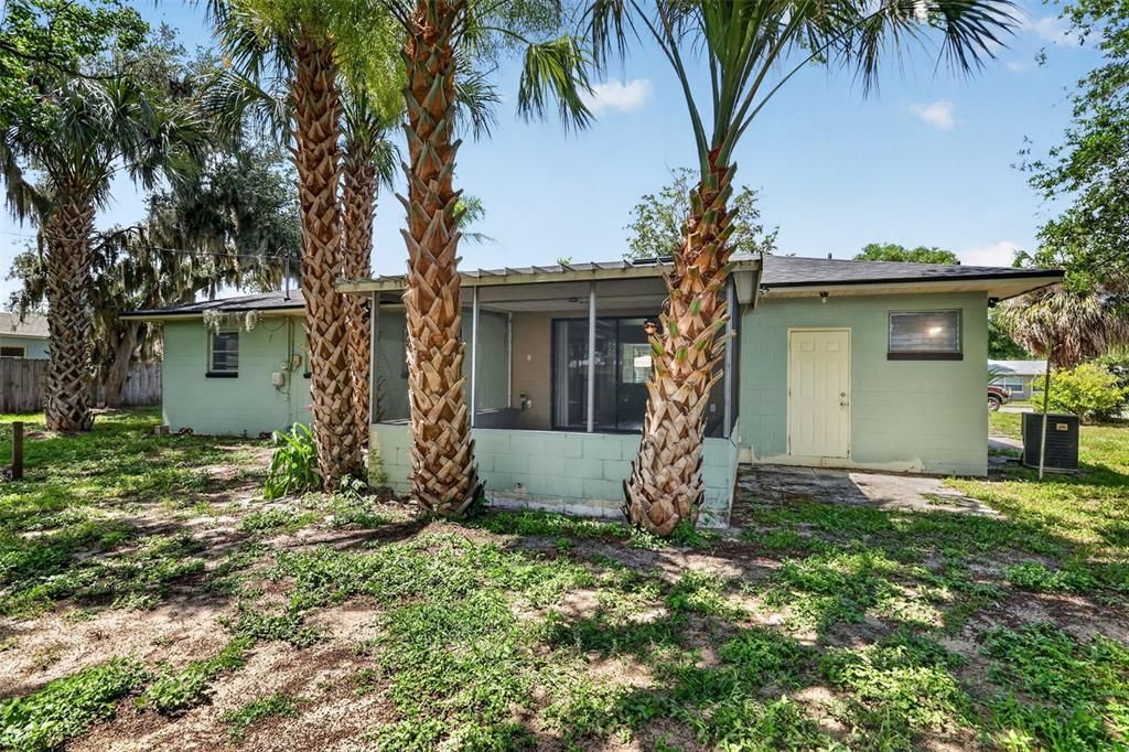 For Sale: $274,900 (2 beds, 2 baths, 1302 Square Feet)