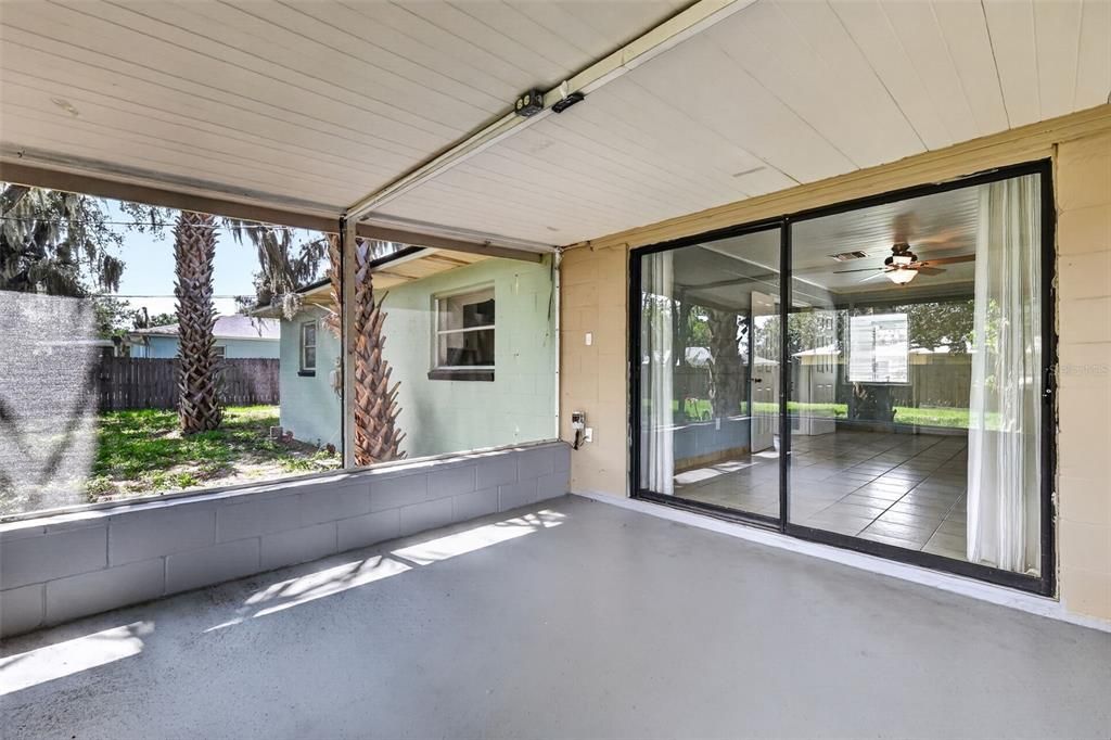 For Sale: $274,900 (2 beds, 2 baths, 1302 Square Feet)