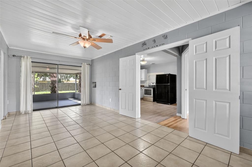 For Sale: $274,900 (2 beds, 2 baths, 1302 Square Feet)