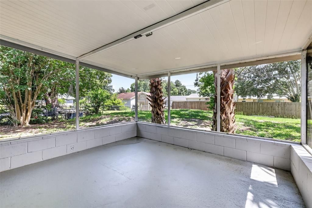 For Sale: $274,900 (2 beds, 2 baths, 1302 Square Feet)