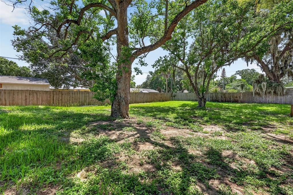 For Sale: $274,900 (2 beds, 2 baths, 1302 Square Feet)