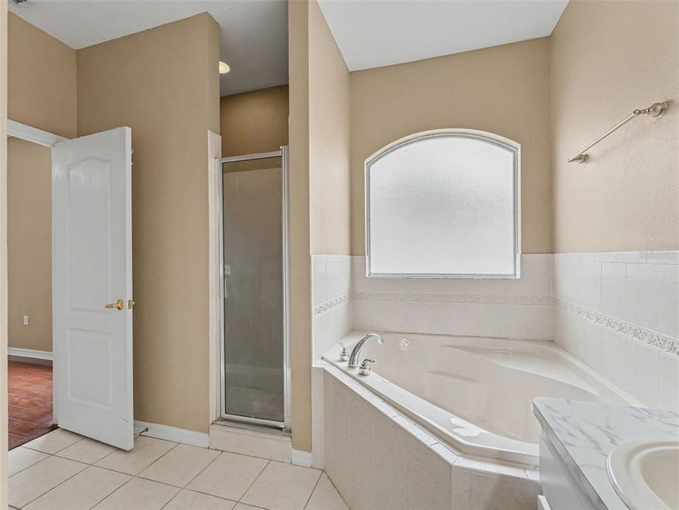 For Sale: $400,000 (3 beds, 2 baths, 2038 Square Feet)