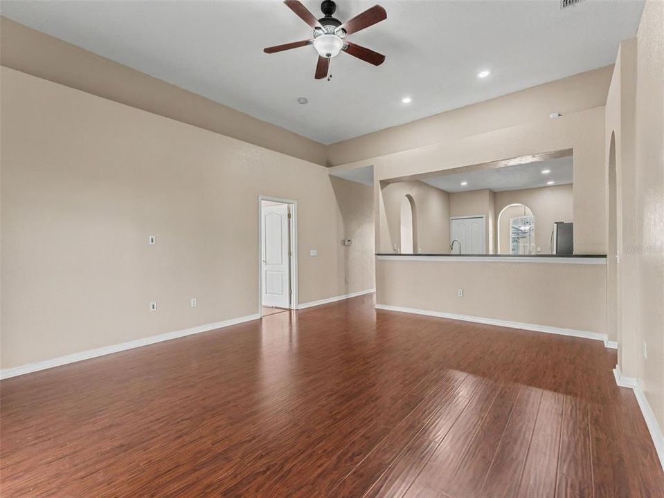 For Sale: $400,000 (3 beds, 2 baths, 2038 Square Feet)