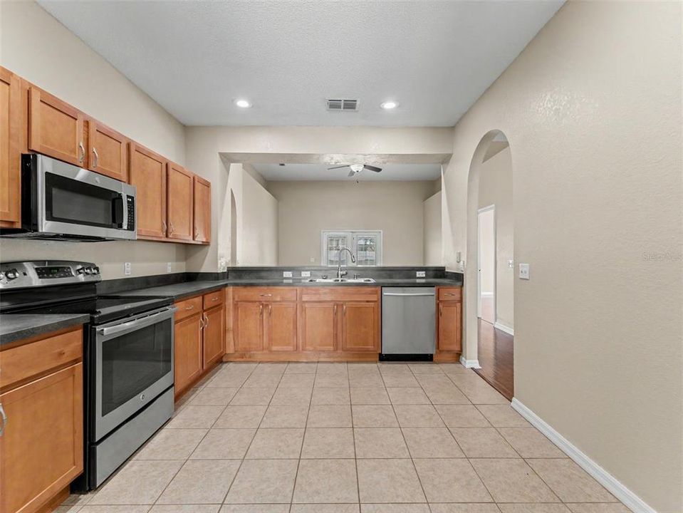 For Sale: $400,000 (3 beds, 2 baths, 2038 Square Feet)