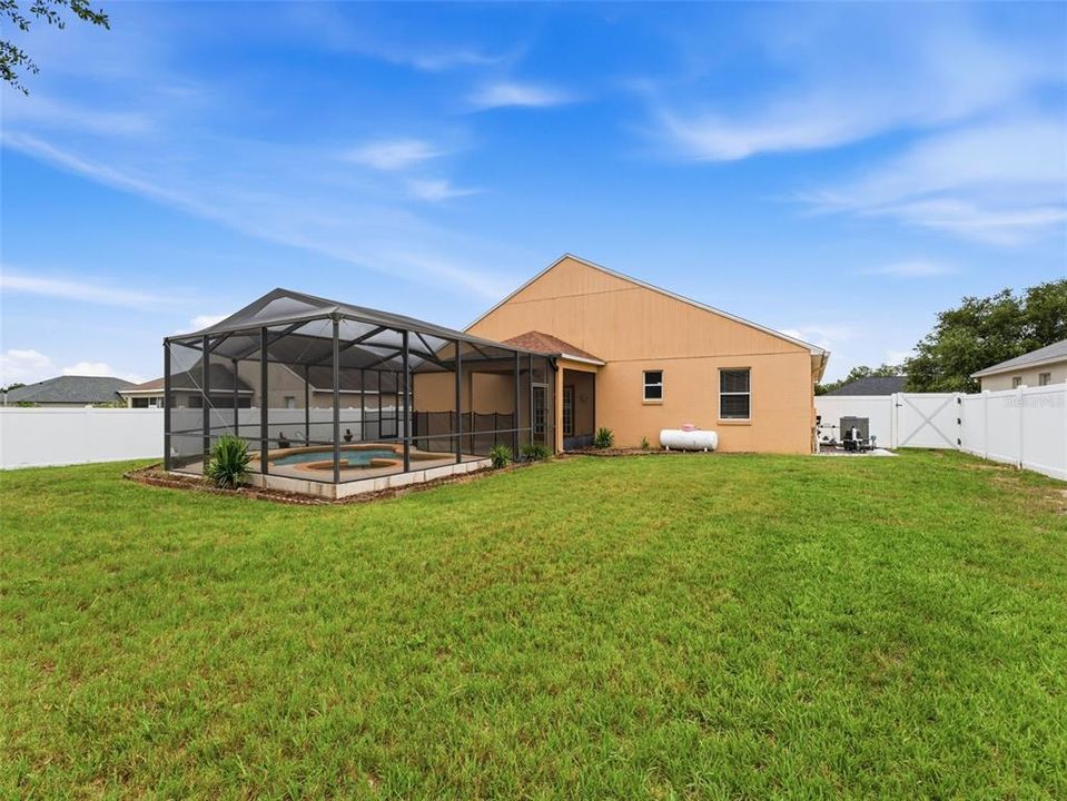For Sale: $400,000 (3 beds, 2 baths, 2038 Square Feet)