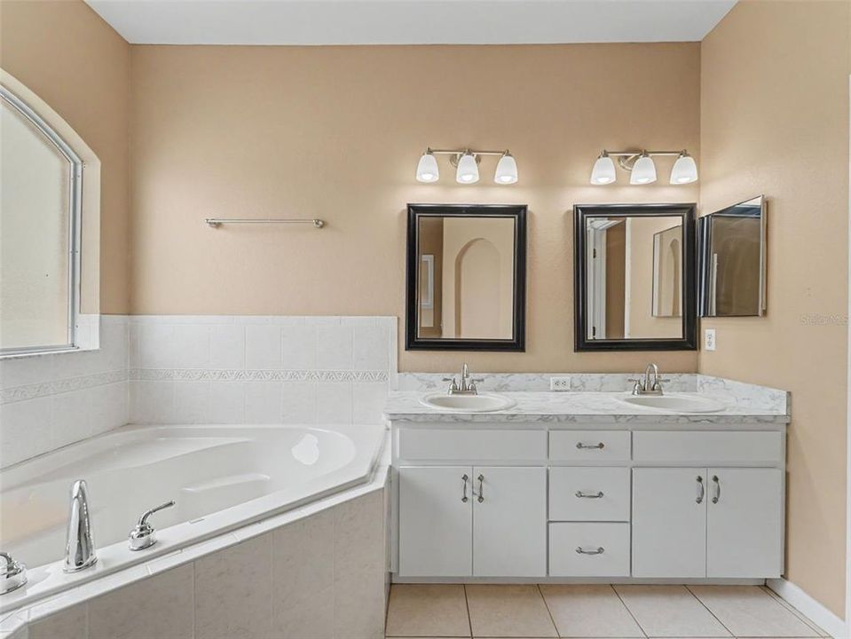 For Sale: $400,000 (3 beds, 2 baths, 2038 Square Feet)