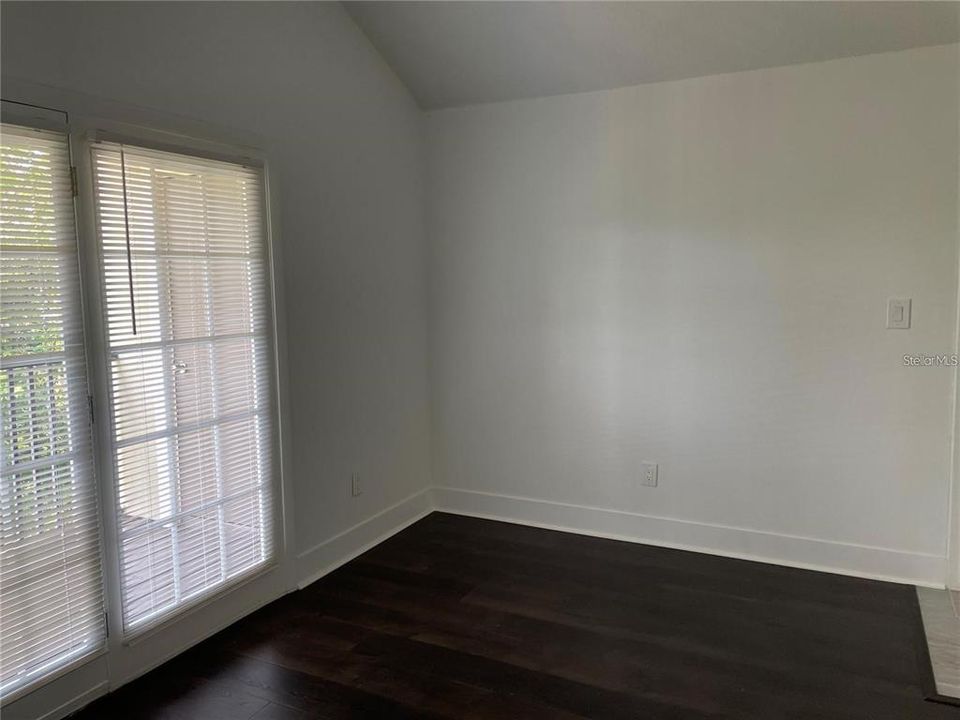 For Rent: $1,380 (1 beds, 1 baths, 552 Square Feet)