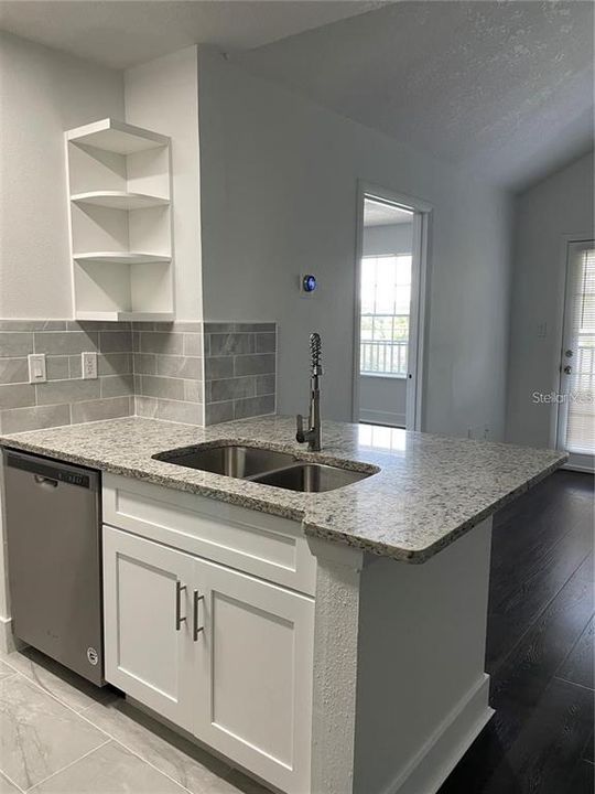 For Rent: $1,380 (1 beds, 1 baths, 552 Square Feet)