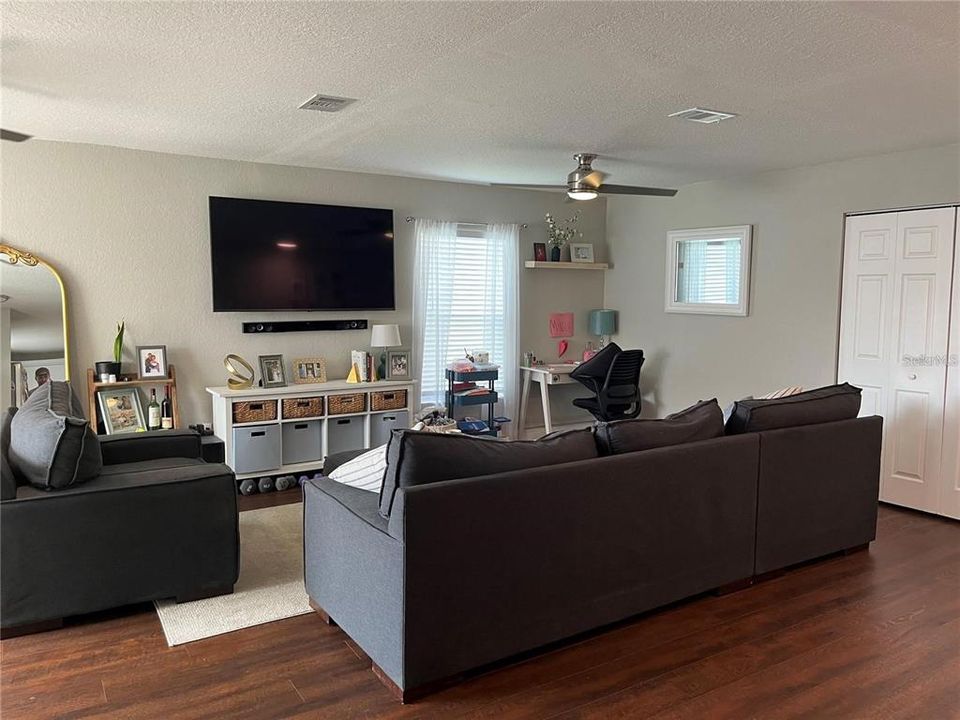 For Rent: $3,200 (3 beds, 2 baths, 1235 Square Feet)