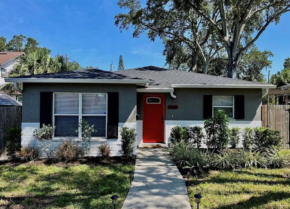 For Rent: $3,200 (3 beds, 2 baths, 1235 Square Feet)