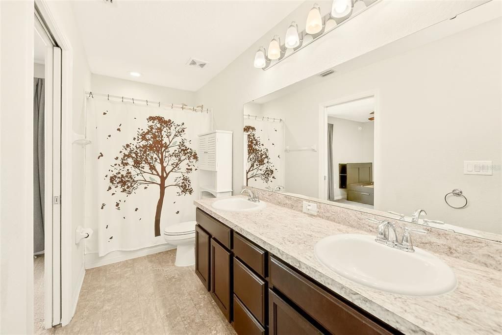 For Sale: $349,900 (3 beds, 2 baths, 1758 Square Feet)