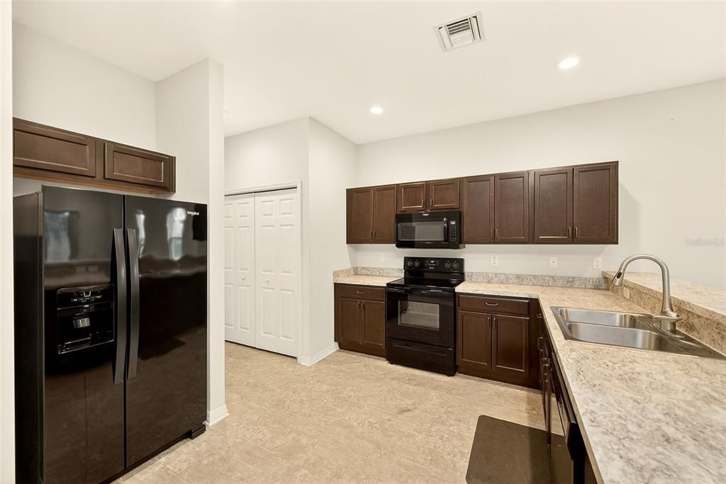 For Sale: $349,900 (3 beds, 2 baths, 1758 Square Feet)