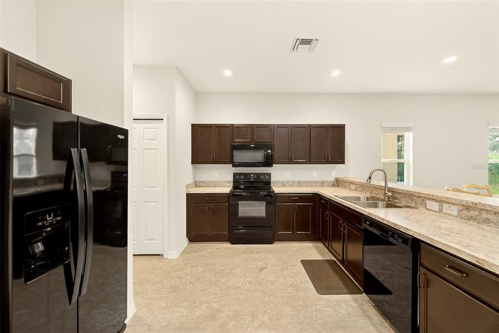 For Sale: $349,900 (3 beds, 2 baths, 1758 Square Feet)