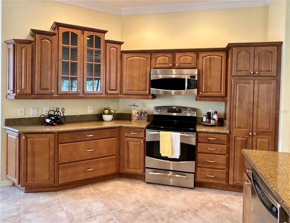 Active With Contract: $589,900 (3 beds, 2 baths, 2030 Square Feet)
