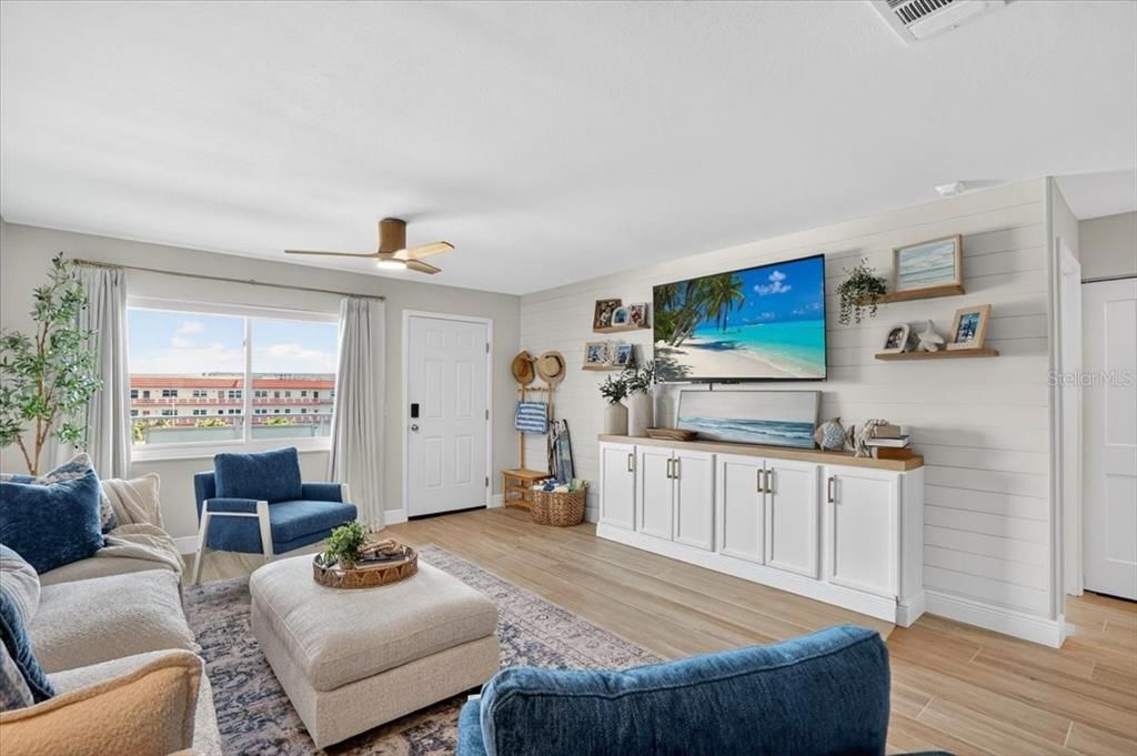 For Sale: $245,000 (2 beds, 2 baths, 1120 Square Feet)