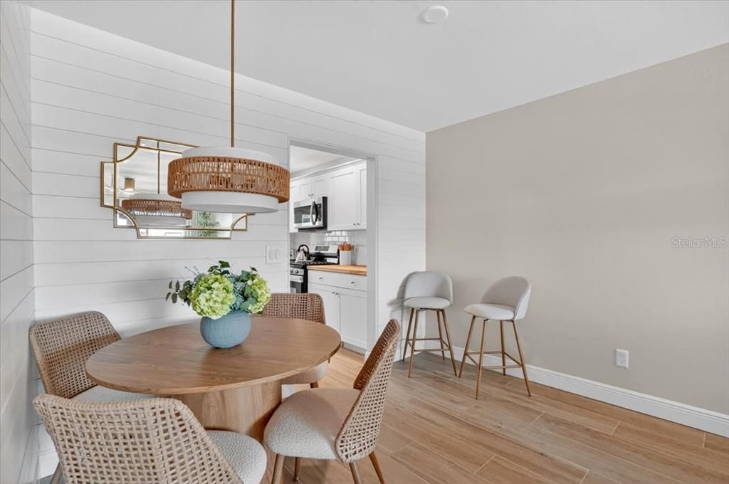For Sale: $245,000 (2 beds, 2 baths, 1120 Square Feet)