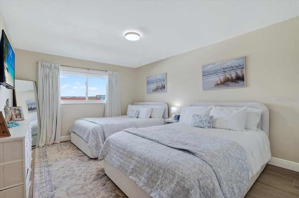 For Sale: $245,000 (2 beds, 2 baths, 1120 Square Feet)