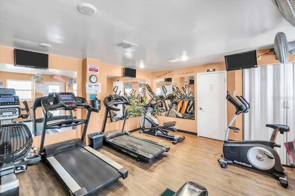 For Sale: $245,000 (2 beds, 2 baths, 1120 Square Feet)