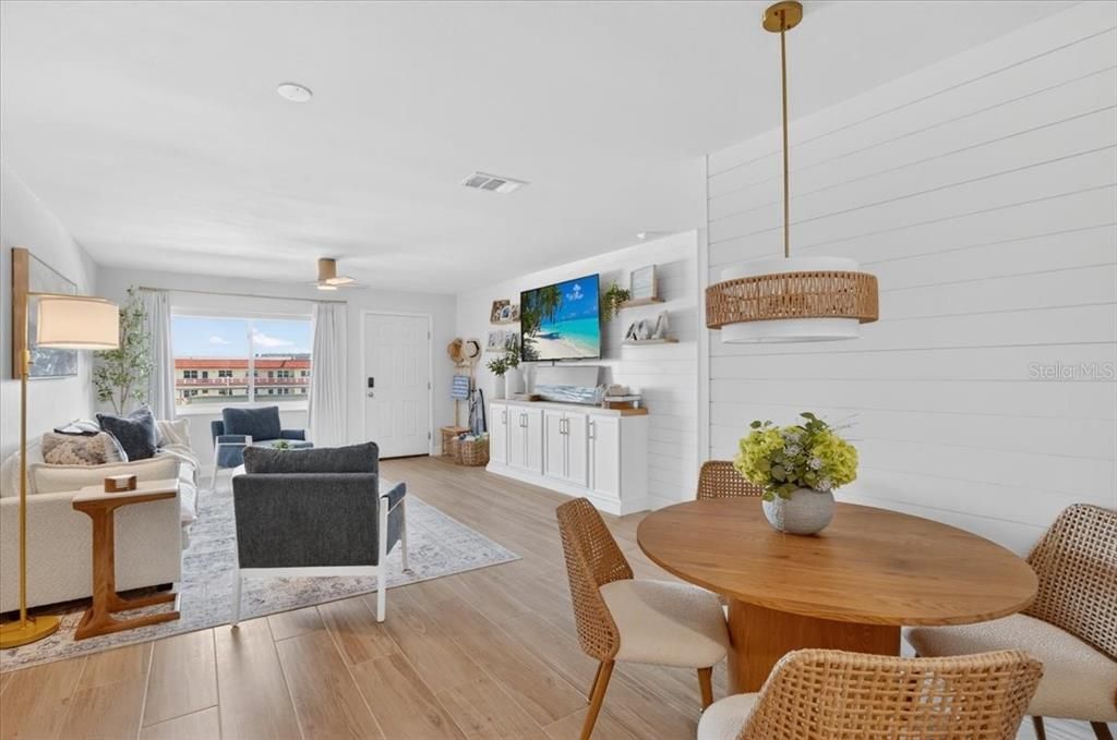 For Sale: $245,000 (2 beds, 2 baths, 1120 Square Feet)