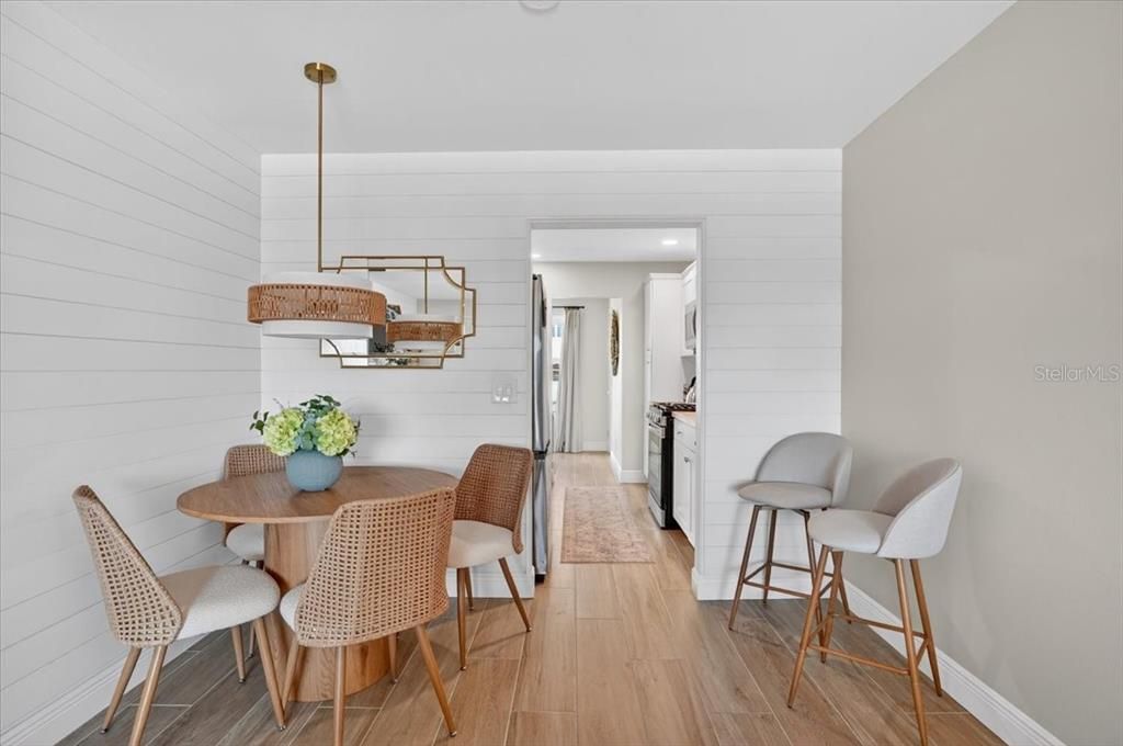 For Sale: $245,000 (2 beds, 2 baths, 1120 Square Feet)