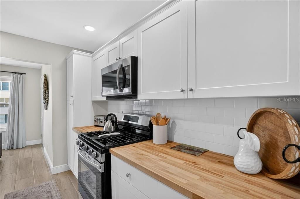 For Sale: $245,000 (2 beds, 2 baths, 1120 Square Feet)
