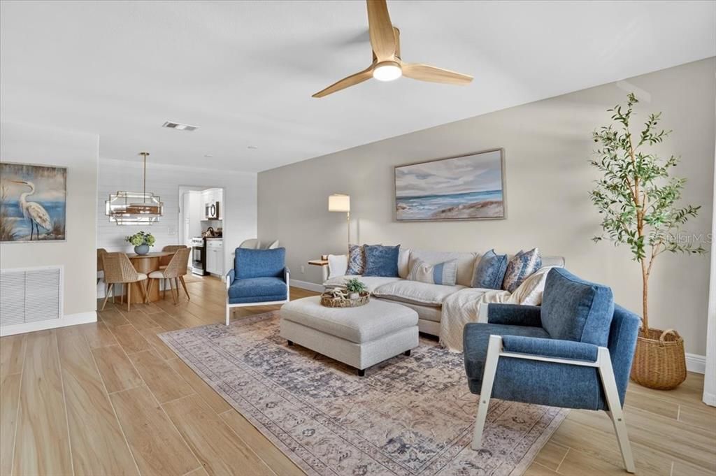 For Sale: $245,000 (2 beds, 2 baths, 1120 Square Feet)