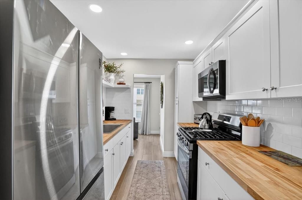 For Sale: $245,000 (2 beds, 2 baths, 1120 Square Feet)