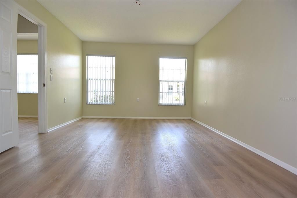 For Sale: $166,000 (2 beds, 2 baths, 1309 Square Feet)