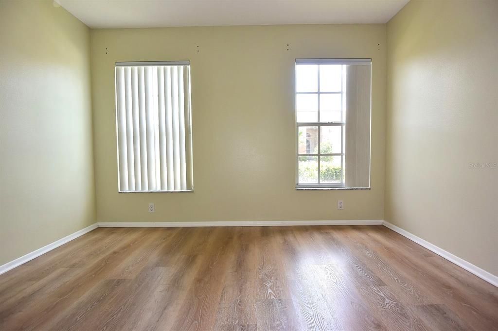 For Sale: $166,000 (2 beds, 2 baths, 1309 Square Feet)